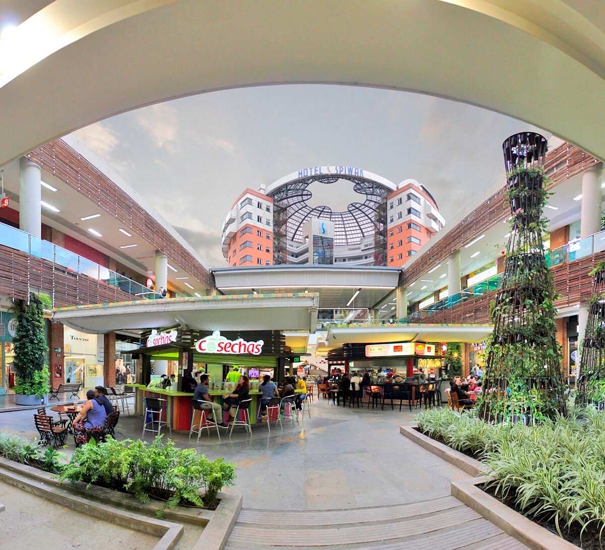 Chipichape restaurant area